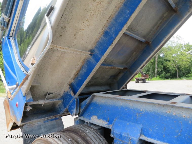 image for item DE8223 2010 Coras Predator end dump trailer