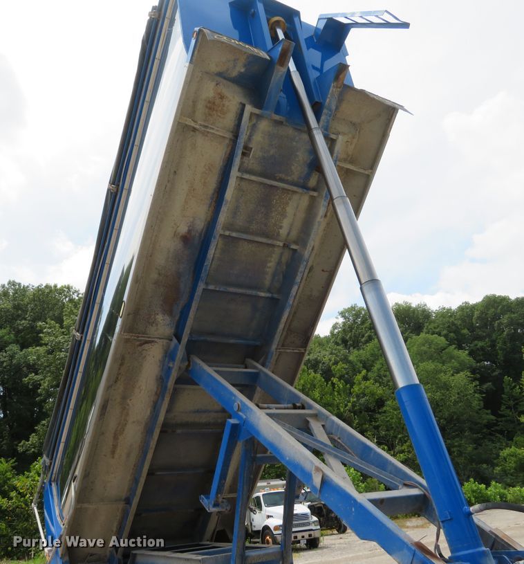 image for item DE8223 2010 Coras Predator end dump trailer