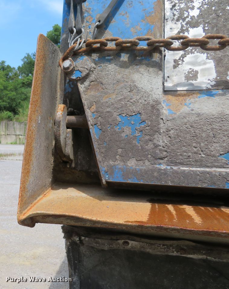 image for item DE8223 2010 Coras Predator end dump trailer