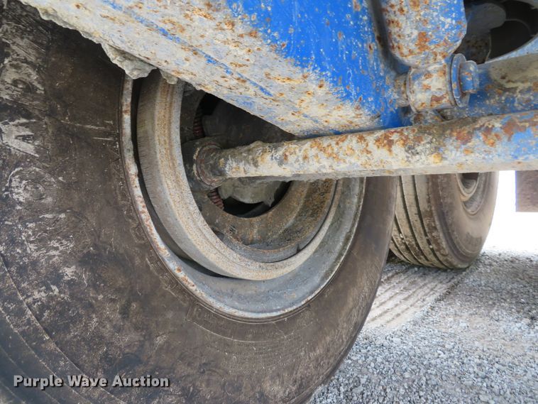 image for item DE8223 2010 Coras Predator end dump trailer