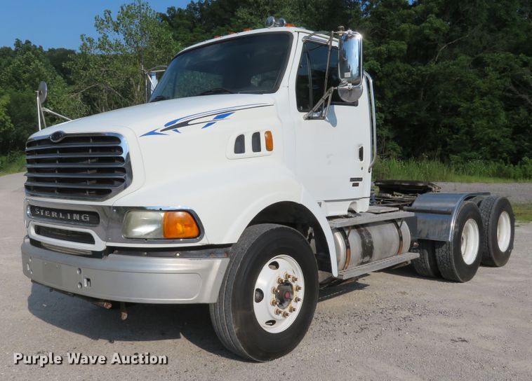 image for item DE8224 2004 Sterling A-Line semi truck