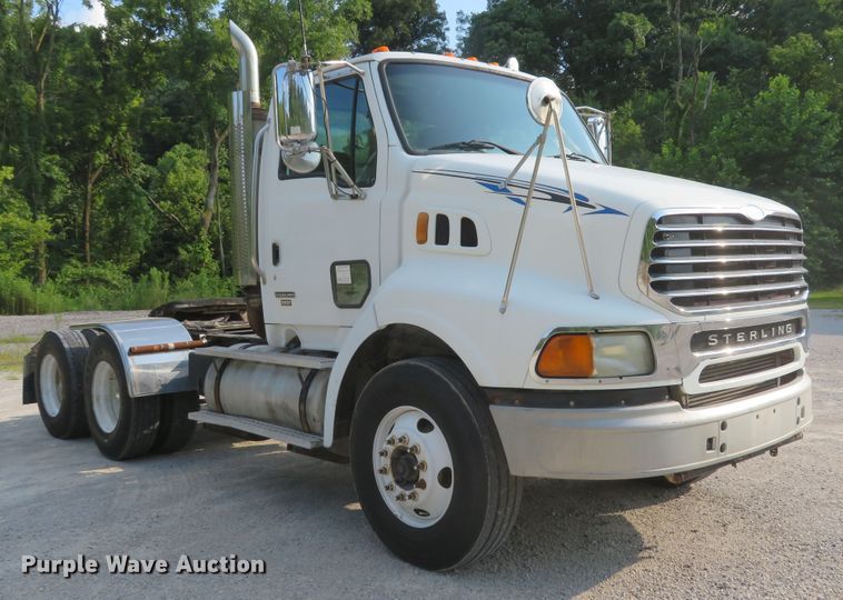 image for item DE8224 2004 Sterling A-Line semi truck