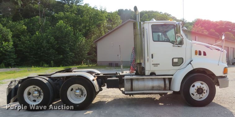 image for item DE8224 2004 Sterling A-Line semi truck