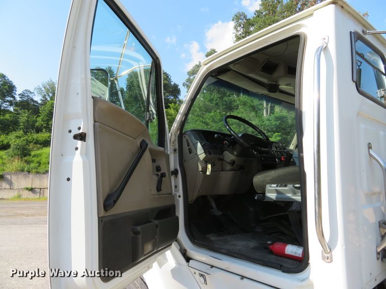 image for item DE8224 2004 Sterling A-Line semi truck