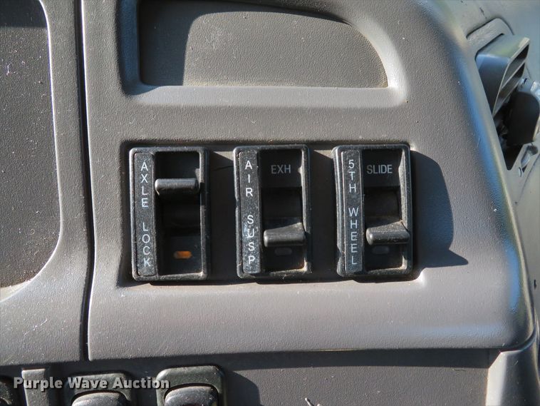 image for item DE8224 2004 Sterling A-Line semi truck