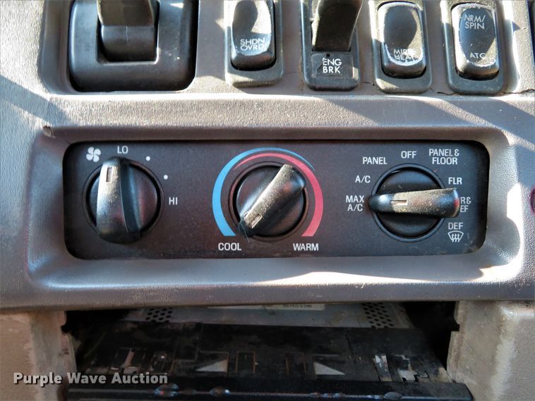 image for item DE8224 2004 Sterling A-Line semi truck