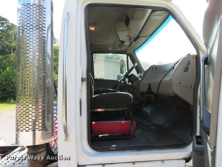 image for item DE8224 2004 Sterling A-Line semi truck