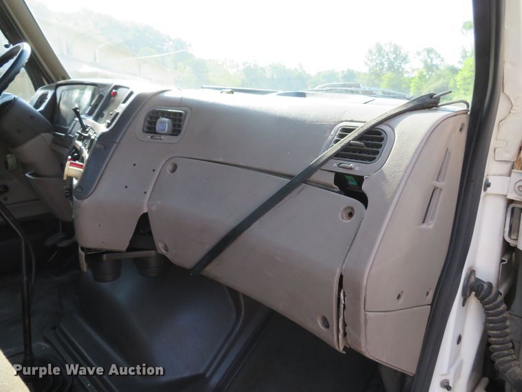 image for item DE8224 2004 Sterling A-Line semi truck