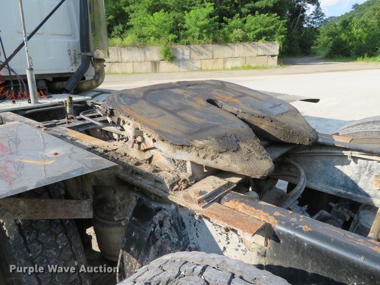 image for item DE8224 2004 Sterling A-Line semi truck