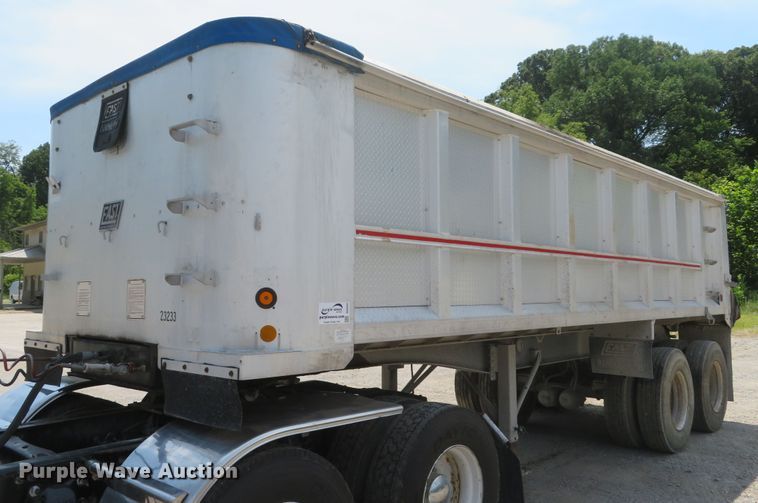 image for item DE8225 1997 East end dump trailer