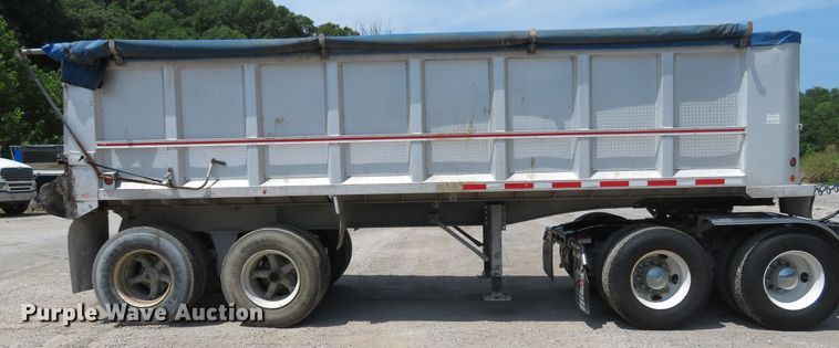 image for item DE8225 1997 East end dump trailer