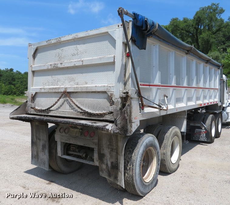 image for item DE8225 1997 East end dump trailer