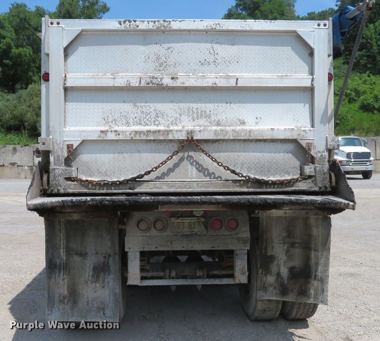image for item DE8225 1997 East end dump trailer
