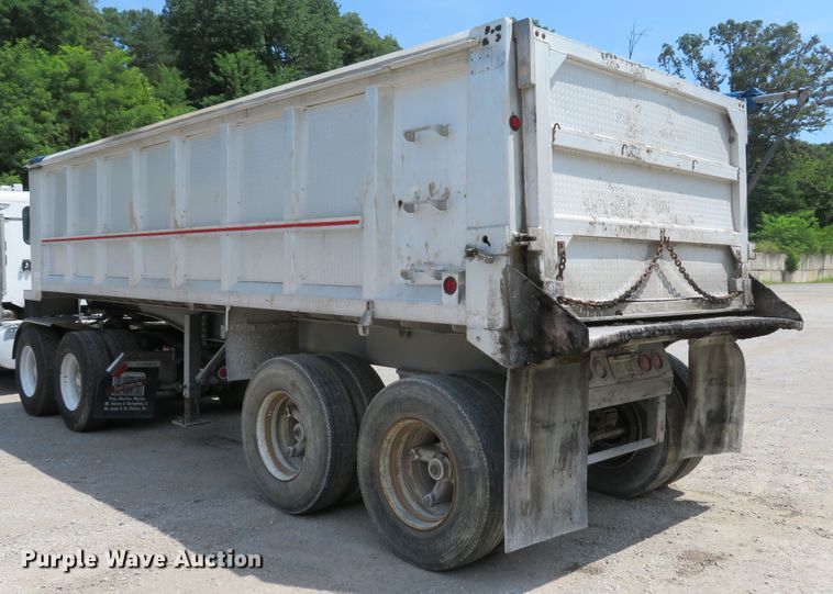 image for item DE8225 1997 East end dump trailer