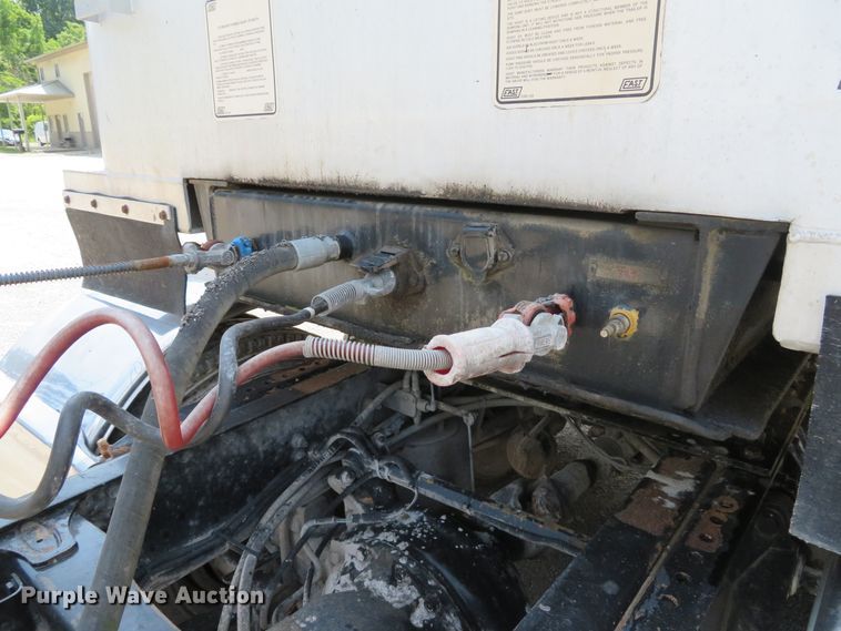 image for item DE8225 1997 East end dump trailer