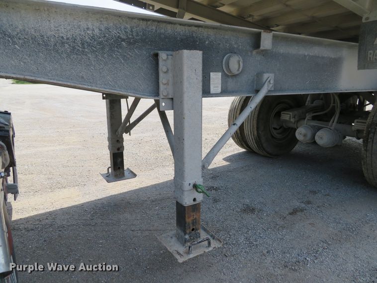 image for item DE8225 1997 East end dump trailer