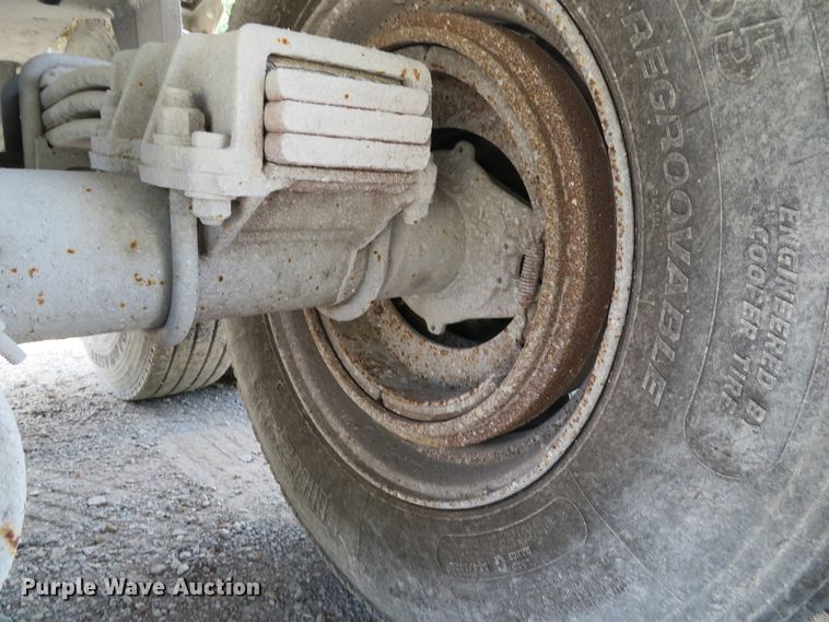 image for item DE8225 1997 East end dump trailer