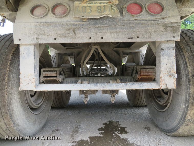 image for item DE8225 1997 East end dump trailer