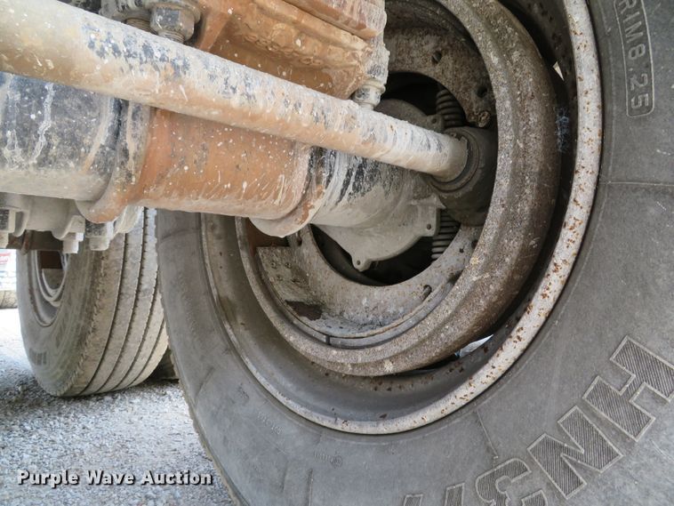 image for item DE8225 1997 East end dump trailer