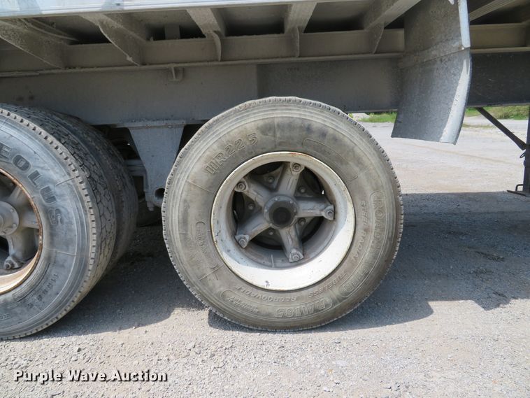 image for item DE8225 1997 East end dump trailer