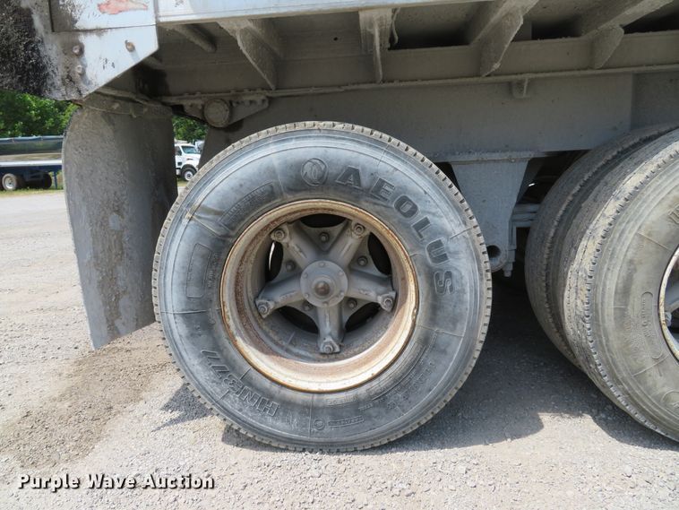 image for item DE8225 1997 East end dump trailer