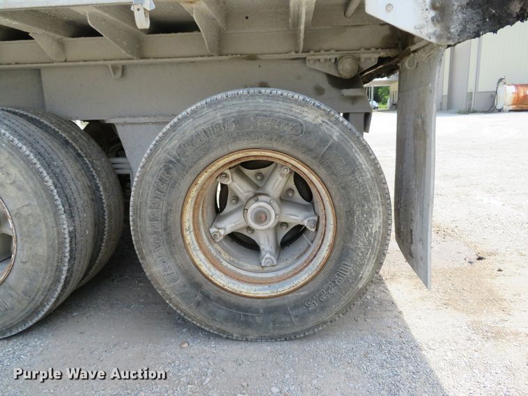 image for item DE8225 1997 East end dump trailer