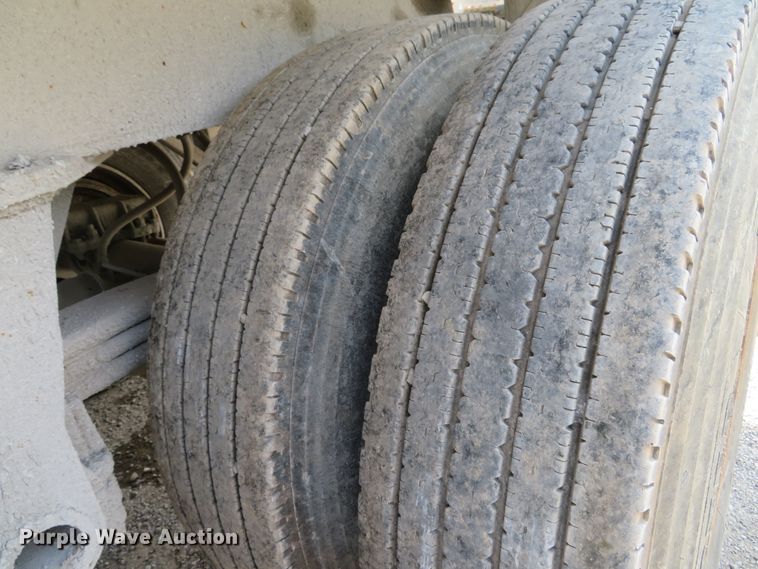 image for item DE8225 1997 East end dump trailer