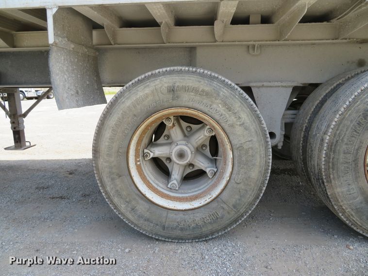 image for item DE8225 1997 East end dump trailer