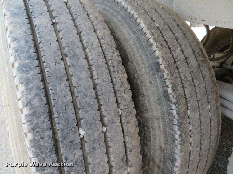 image for item DE8225 1997 East end dump trailer