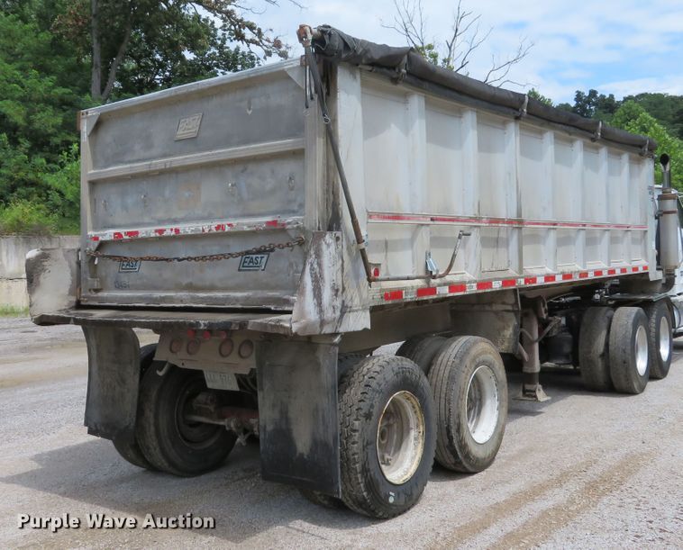 image for item DE8226 1992 East end dump trailer