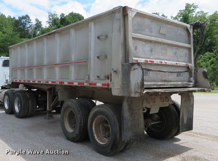 image for item DE8226 1992 East end dump trailer