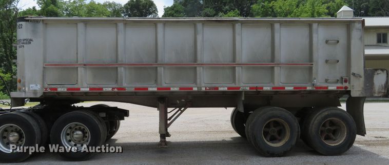image for item DE8226 1992 East end dump trailer