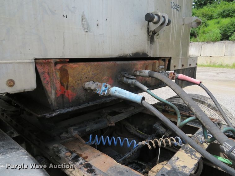 image for item DE8226 1992 East end dump trailer