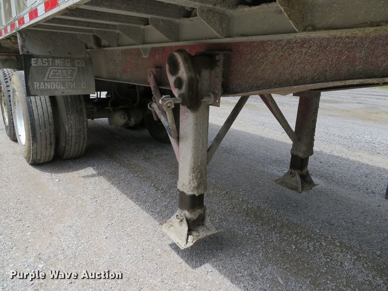 image for item DE8226 1992 East end dump trailer
