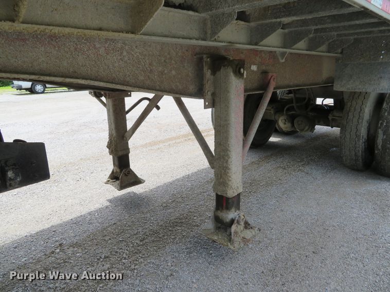 image for item DE8226 1992 East end dump trailer