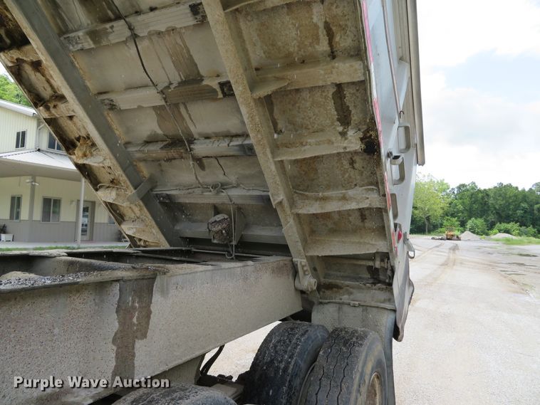 image for item DE8226 1992 East end dump trailer