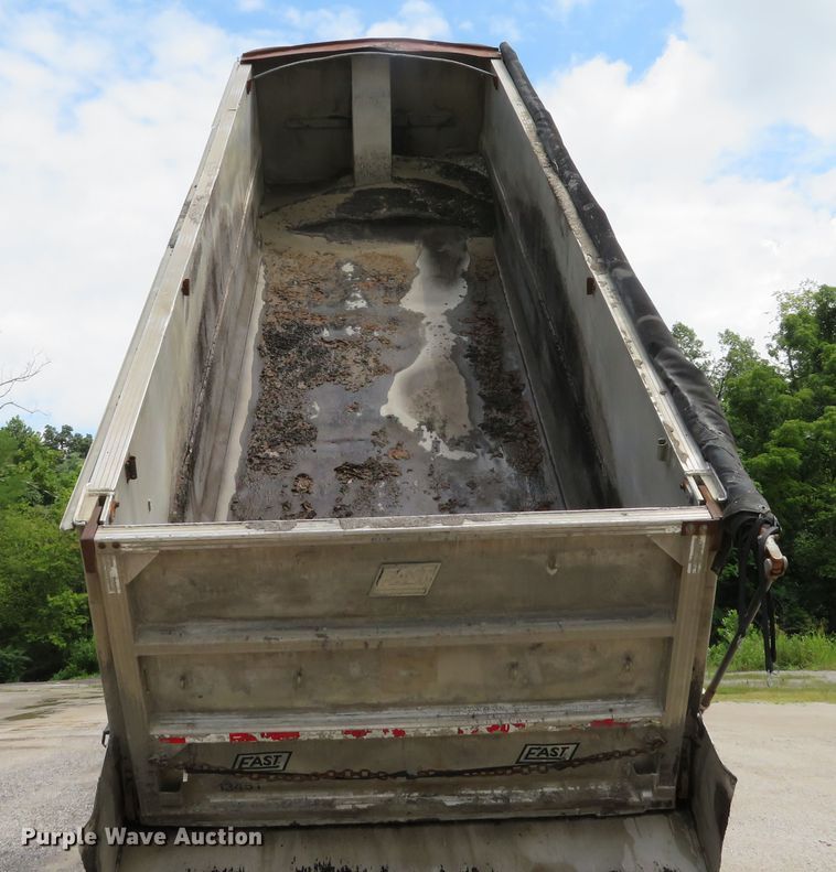 image for item DE8226 1992 East end dump trailer