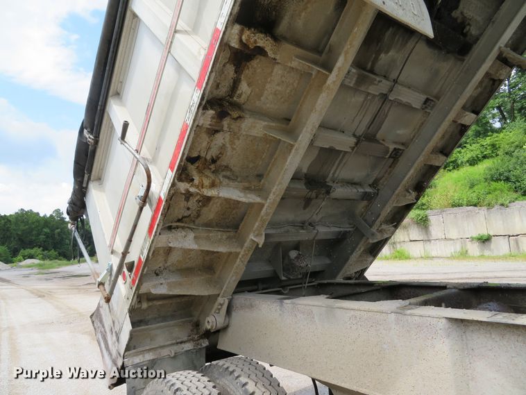 image for item DE8226 1992 East end dump trailer