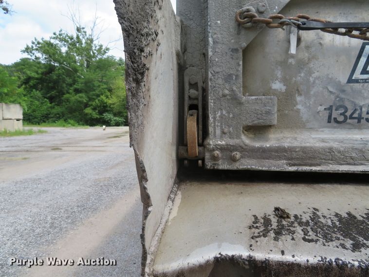 image for item DE8226 1992 East end dump trailer