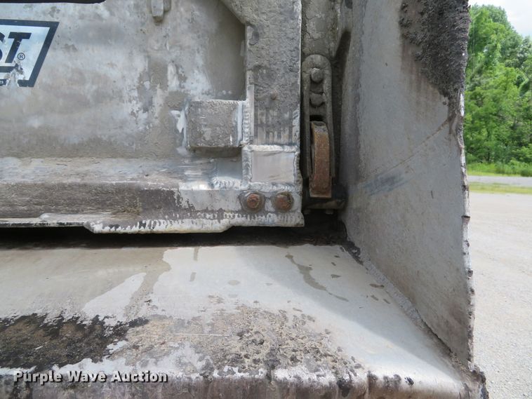 image for item DE8226 1992 East end dump trailer