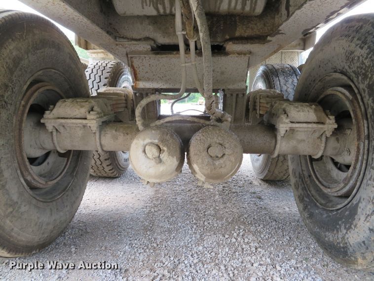 image for item DE8226 1992 East end dump trailer