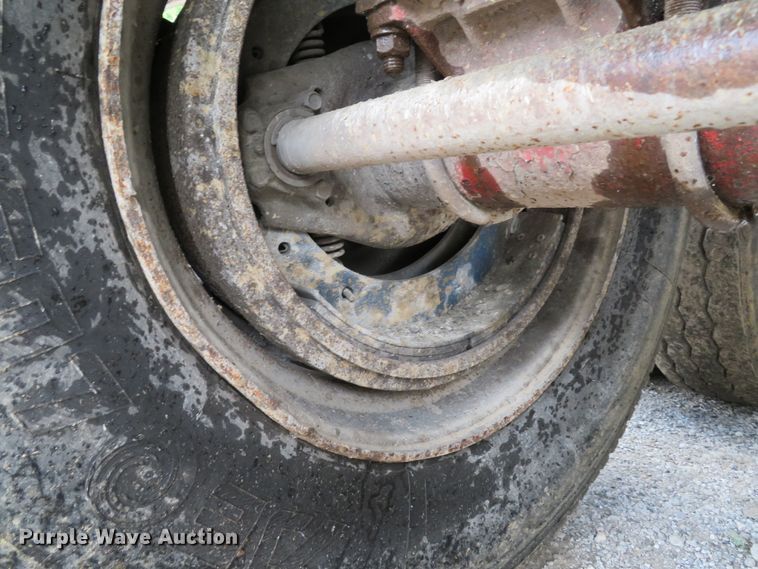 image for item DE8226 1992 East end dump trailer