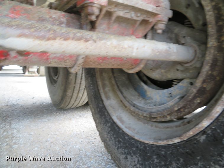 image for item DE8226 1992 East end dump trailer