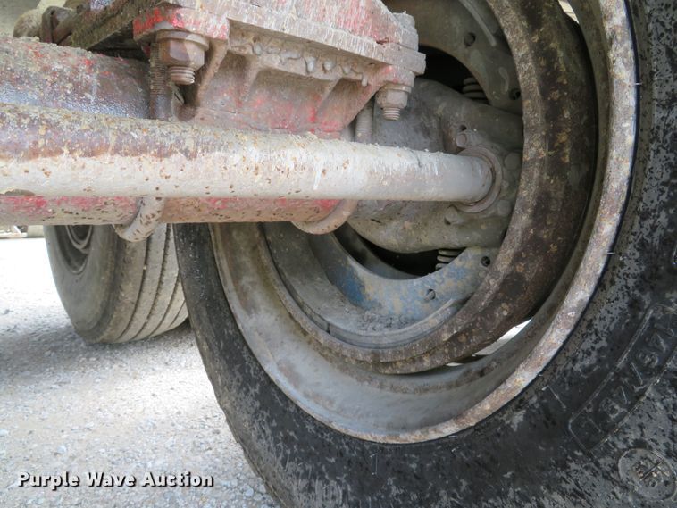 image for item DE8226 1992 East end dump trailer