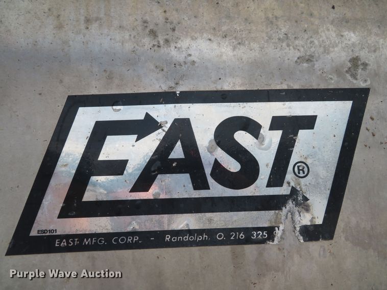 image for item DE8226 1992 East end dump trailer