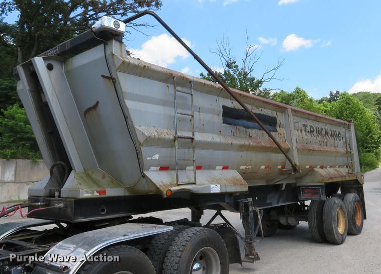 image for item DE8227 2005 Bibeaut Schien 27SD end dump trailer