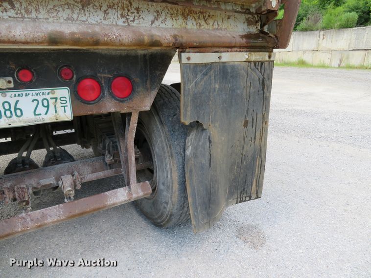 image for item DE8227 2005 Bibeaut Schien 27SD end dump trailer