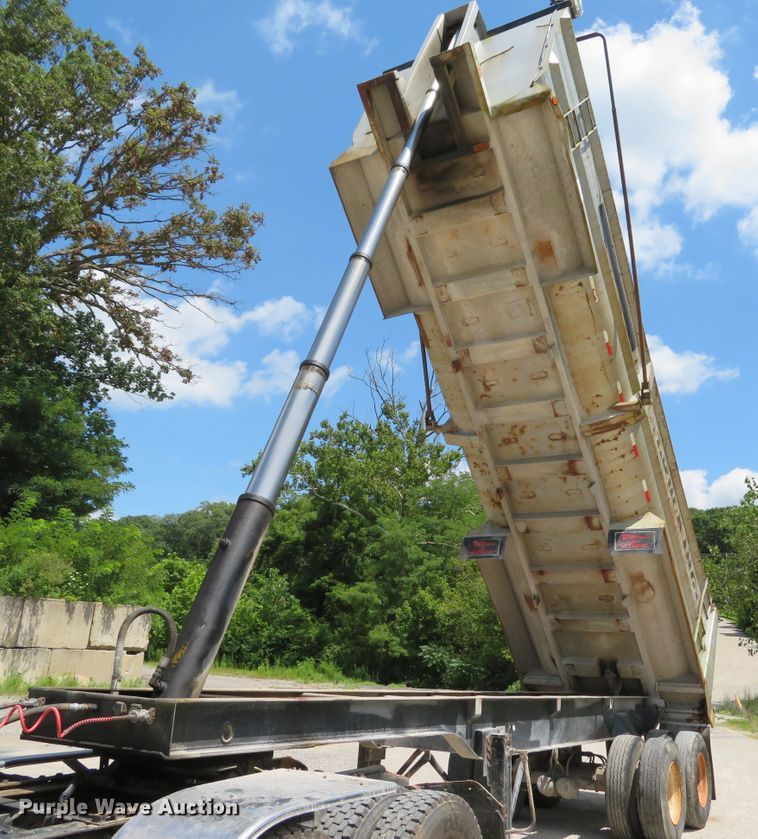 image for item DE8227 2005 Bibeaut Schien 27SD end dump trailer