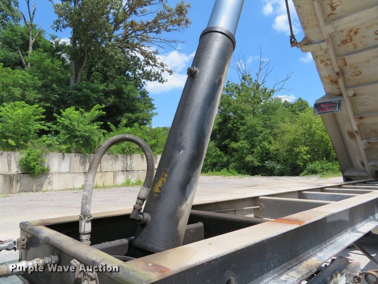 image for item DE8227 2005 Bibeaut Schien 27SD end dump trailer