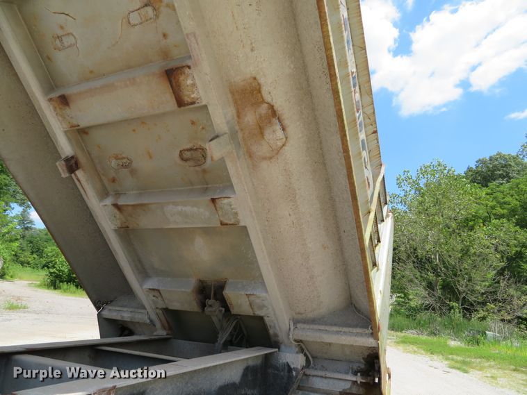 image for item DE8227 2005 Bibeaut Schien 27SD end dump trailer